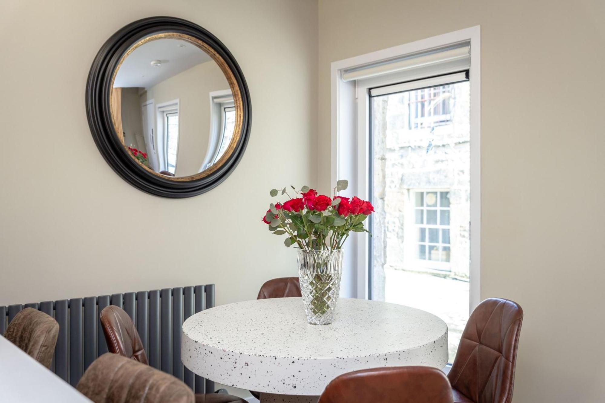 Dragon Suites - City Centre 2 Bed Luxury Mews House Эдинбург Экстерьер фото